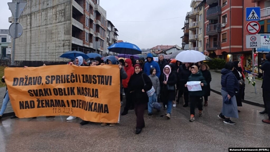Građani Kalesije na prosvjednoj šetnji nakon ubistva žene i njezinog sina